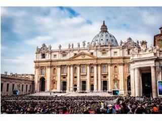 Witness the ageless artworks and frescos by famous artists at the Vatican Museum Witness the ageless artworks and frescos by famous artists at the Vatican Museum